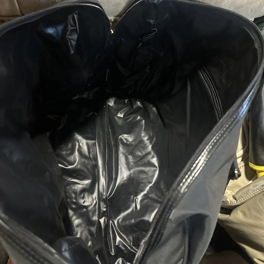Preowned Black Weekend Travel Bag tote Duffle Bag 20x13x9